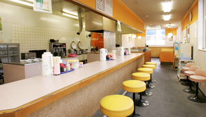 浜屋 本城店 店内